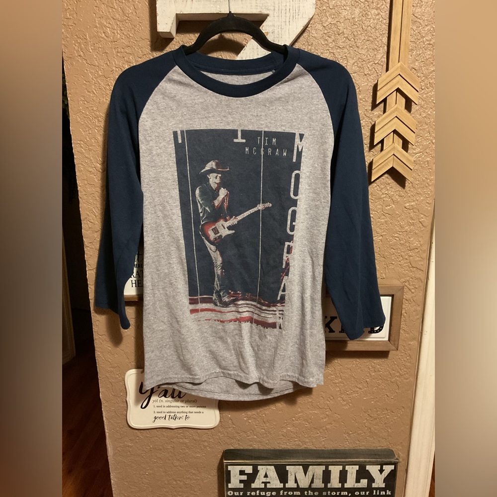 Tim McGraw Gray and Navy Raglan Graphic Tee Men’s Size Small